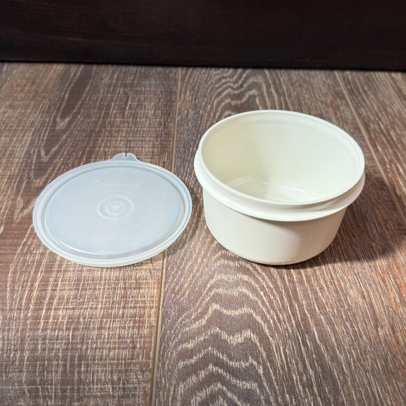 Tupperware Divided Snack and Dip Tray with Bowl - Picture 11 of 16